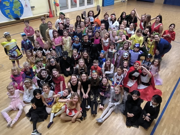 84 Turnkinder feiern Fasching